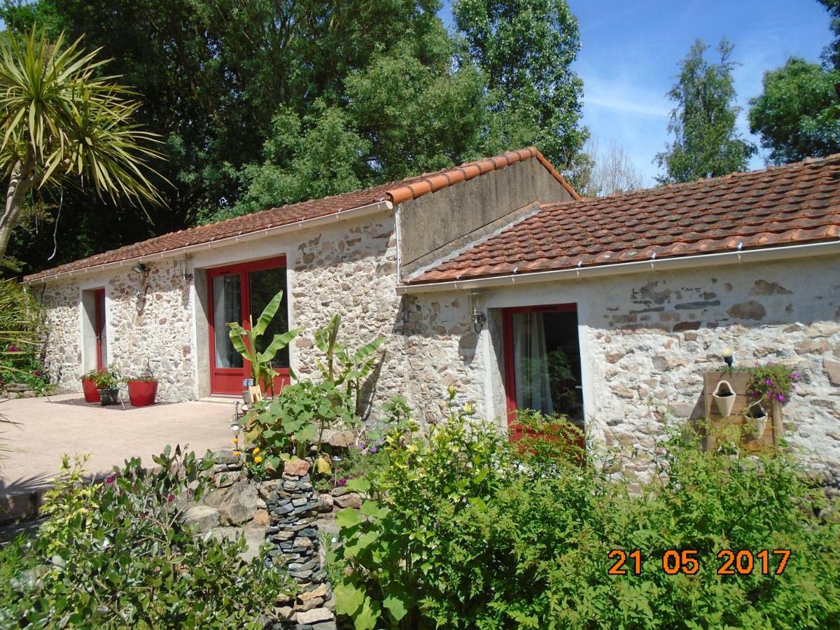 Saint-Viaud Les Trois Etangs Bed & Breakfast エクステリア 写真
